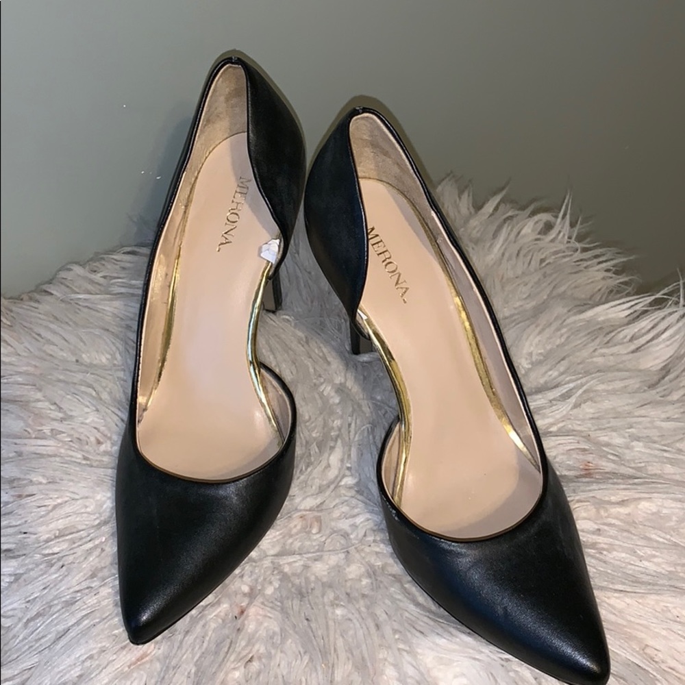 NWOT Pointed toe black heels
